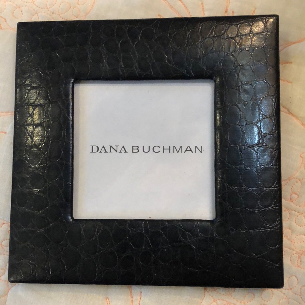 🤎 Dana Buchman padded embossed leather small square picture frame